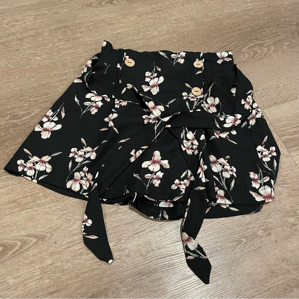 Iris floral shorts black small
